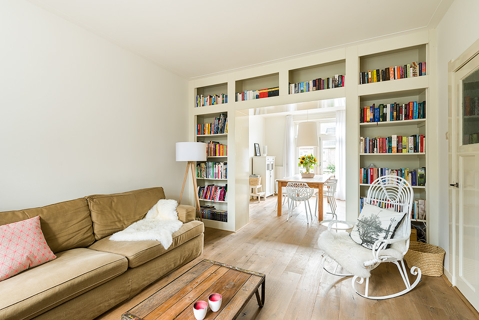 De voorkant van een woning in Overlangel