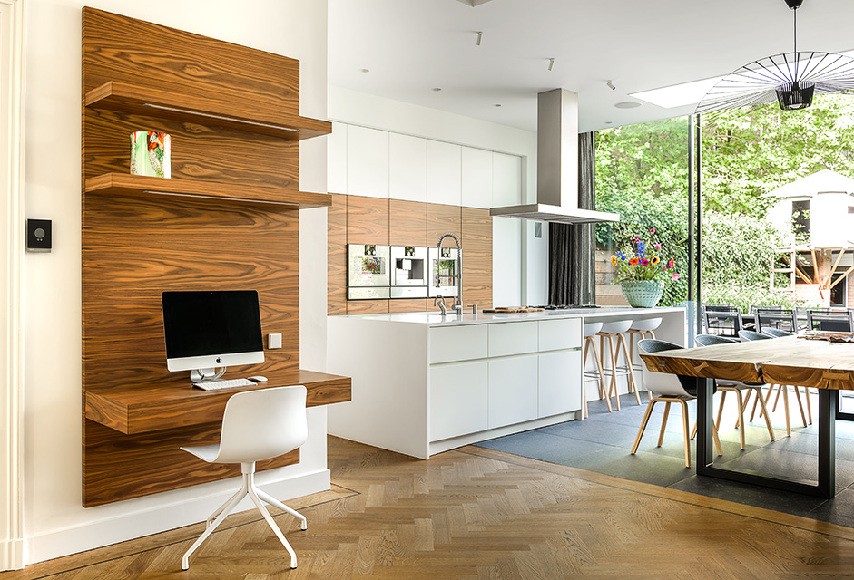 Moderne woonkeuken sfeervol in beeld gebracht.