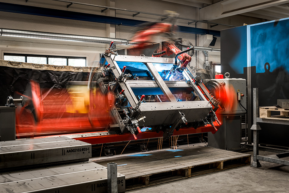 Las robot bij een metaalbedrijf