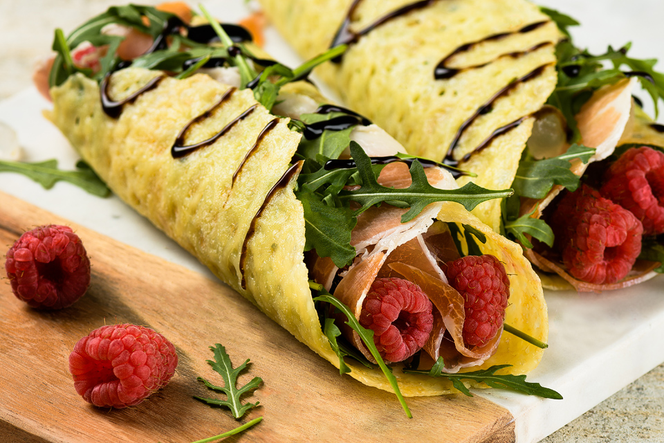 Gezonde wraps met frambozen, ham en rucola
