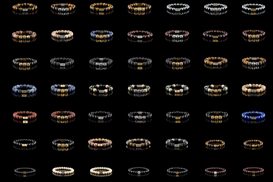 Overzicht van alle armbanden op zwarte achtergrond
